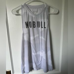 NOBULL PROJECT WOMEN'S HIGH-NECK NOBULL TANK (CAMO)